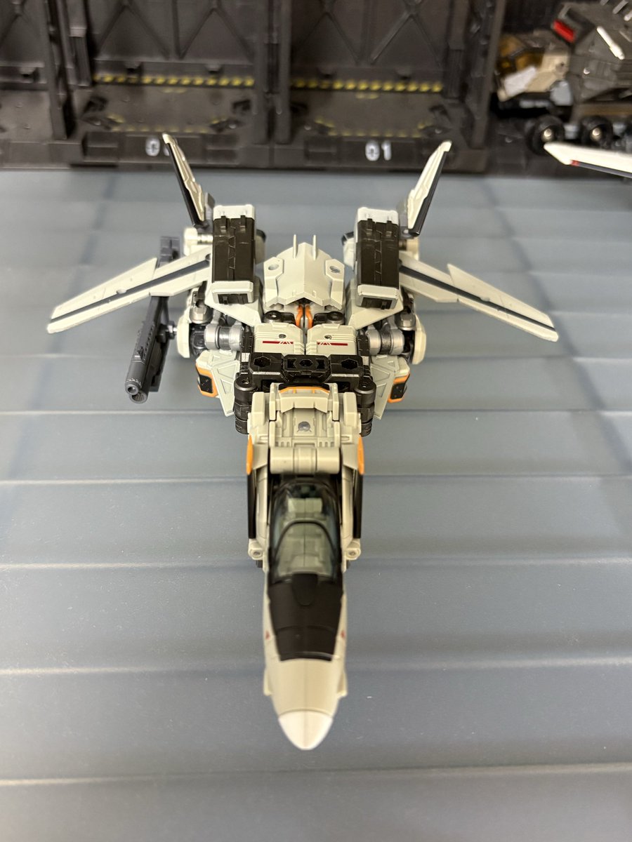 yu_tbot_opt's tweet photo. マシンモード
脚を広げて変形出来るようになったので、個人的にかなり理想的なフォルムになりました。
#ダイアクロン https://t.co/33EknC8mop