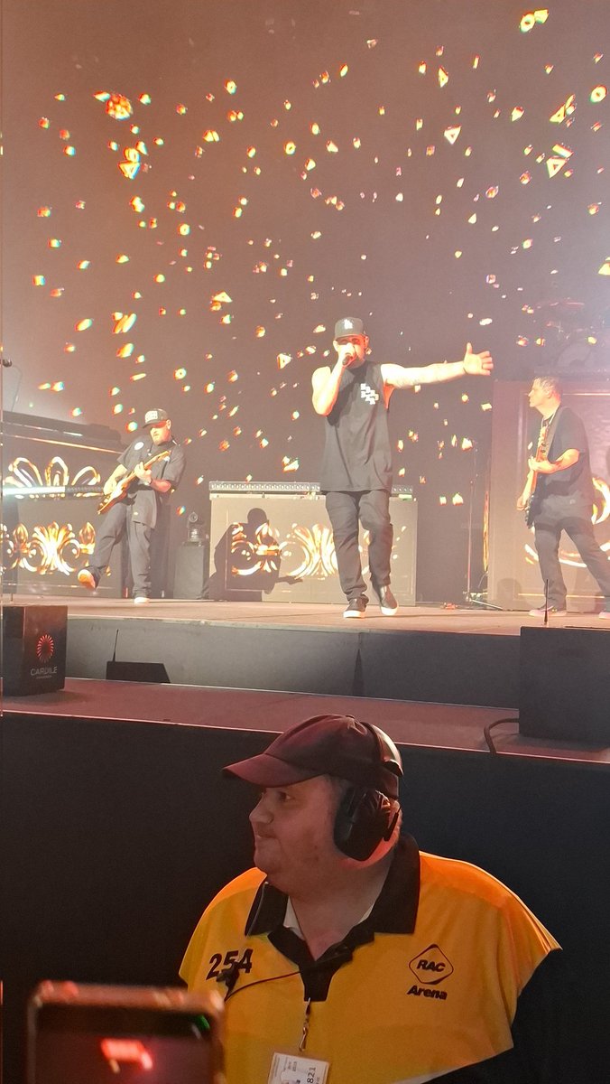 Jakx___'s tweet photo. Just over a week since I saw @GoodCharlotte live for the first time. That was without a doubt in my top 3 shows of all time. Little things was the first song I ever called my favourite song and hearing it live will be with me forever ❤️. They need to add Stepper to the set tho https://t.co/maHks3obex