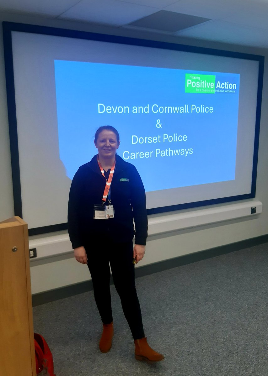 PolicePosAction's tweet photo. Today #PositiveAction Officer Klara visited Coastland College (Kingston Maurward Campus) and offered a workshop on Career Pathways into policing with @DorsetPolice. #JoinUs #policecareer #policejobs https://t.co/mwdk8P8Irs
