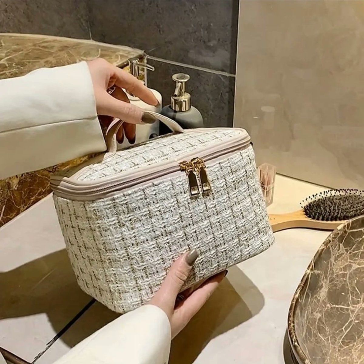 universepacking's tweet photo. Good cosmetic bag sourcing isn’t just about how it looks — it’s about how it performs when actually used. 🧳💄 The right choice starts with real-world use cases, not just price tags.#cosmeticbag 
Know more:https://t.co/uvEPhbl53N https://t.co/LT8xrsEqXD