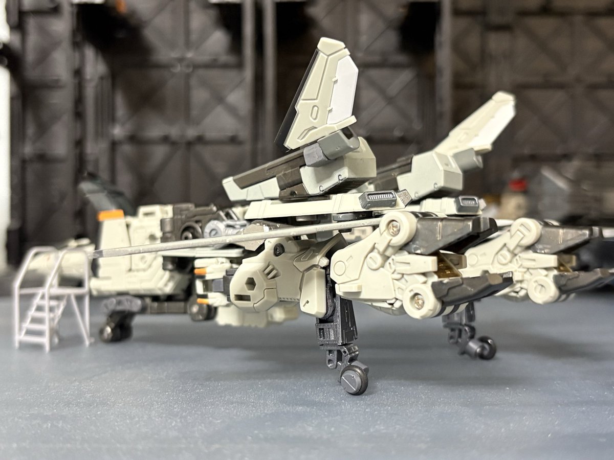 yu_tbot_opt's tweet photo. ランディングギアを展開可能に。
駐機状態もちゃんと決まるようにするのが俺流。
脚のフレームを作るにあたり、上手いこと組み込めました。
これ結構頑張ったのでガチで褒めて欲しい。
#ダイアクロン https://t.co/nE3swrh3Xc