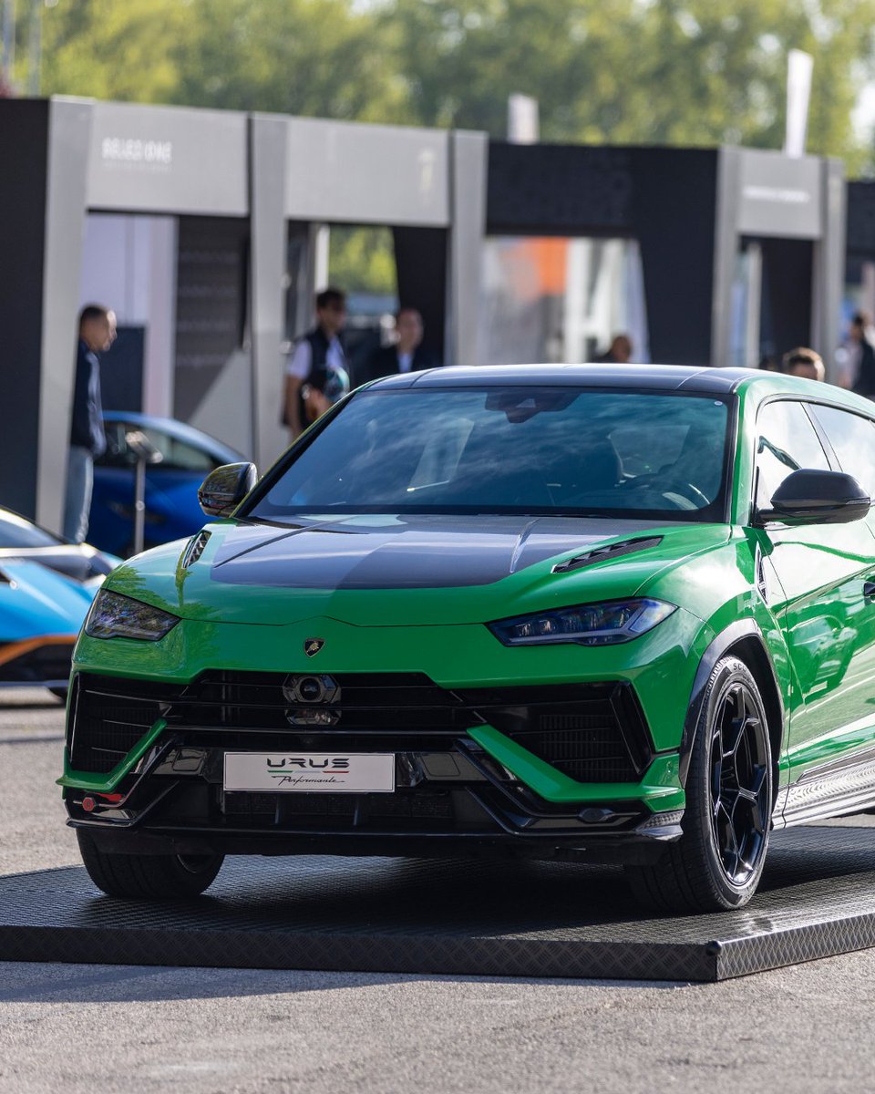 Lamborghini tweet media