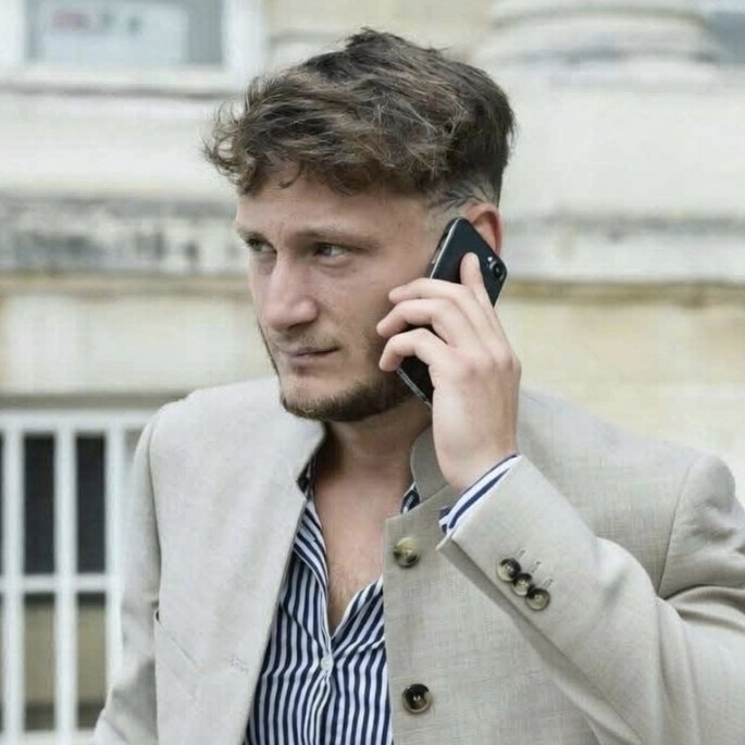 dictavenir's tweet photo. 🚨🇫🇷 FLASH - Raphaël Arnault a contacté Raphaël Arnault, mais ce dernier ne souhaite pas parler aux fascistes. https://t.co/OCVFR4OinL