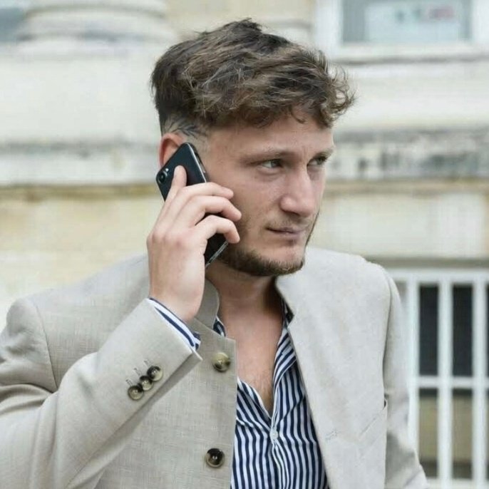 dictavenir's tweet photo. 🚨🇫🇷 FLASH - Raphaël Arnault a contacté Raphaël Arnault, mais ce dernier ne souhaite pas parler aux fascistes. https://t.co/OCVFR4OinL
