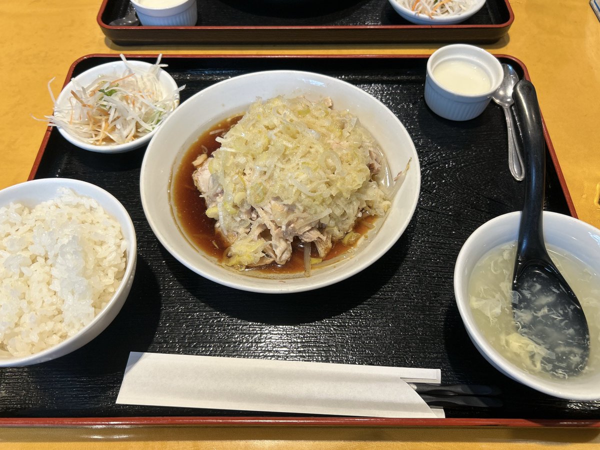 01_1ew's tweet photo. 今日のランチは社外の広報さんと中華

よだれどり🐓ネギたくさんでびっくり🫢

最近ちょこちょこ社外の広報さんとランチいけていて学び多い🚶共通点あると盛り上がるし業界違うと新しく知ることも多い👏

今年は社外1on1めざせ100人！します！ https://t.co/g6Ytpzm4GY