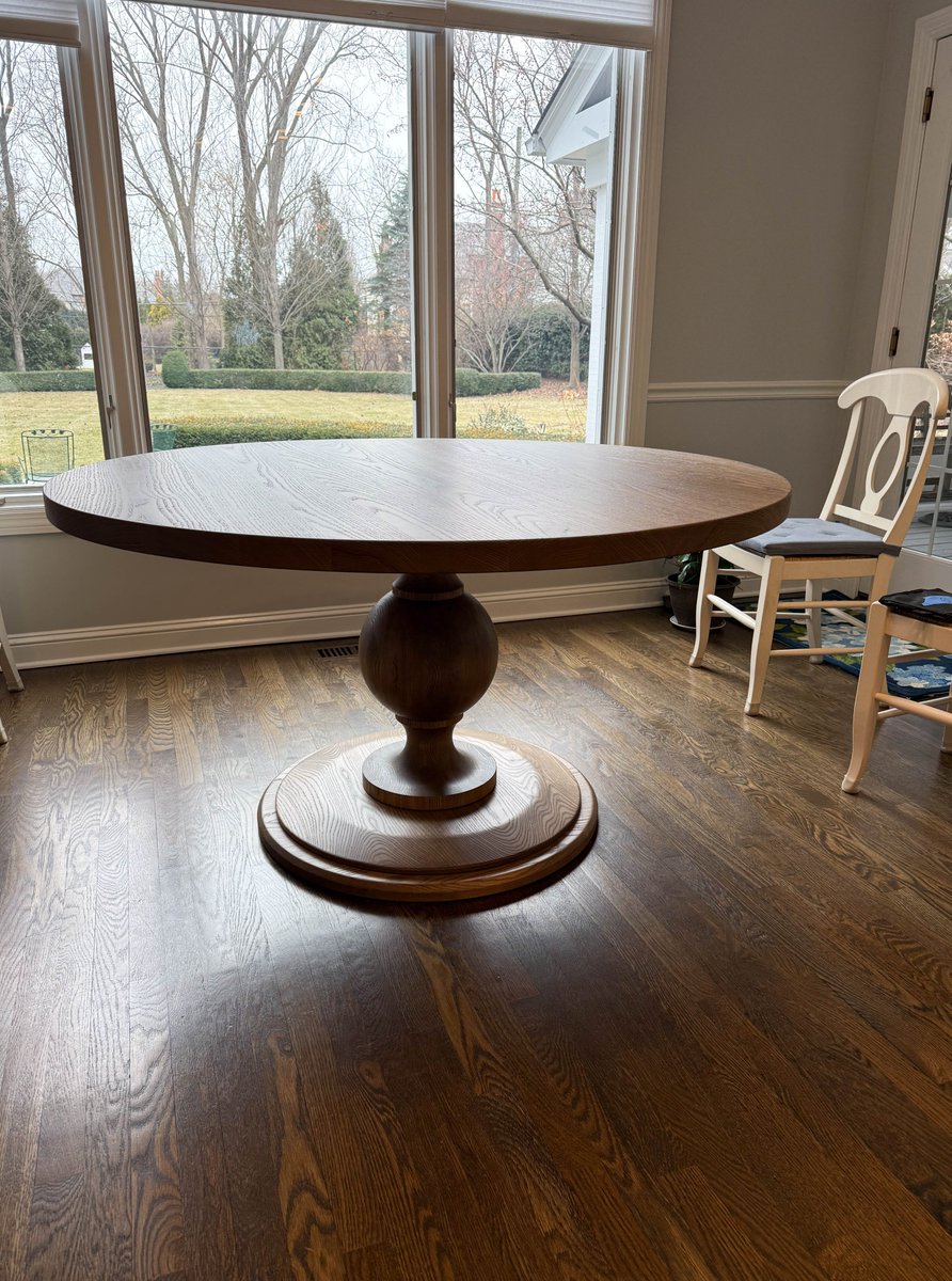 HandmadeTables's tweet image. Our Rogers on a custom size round!

🔗bit.ly/EFRoundTable

#customtable #customdesign #roundtable #heirloomtables