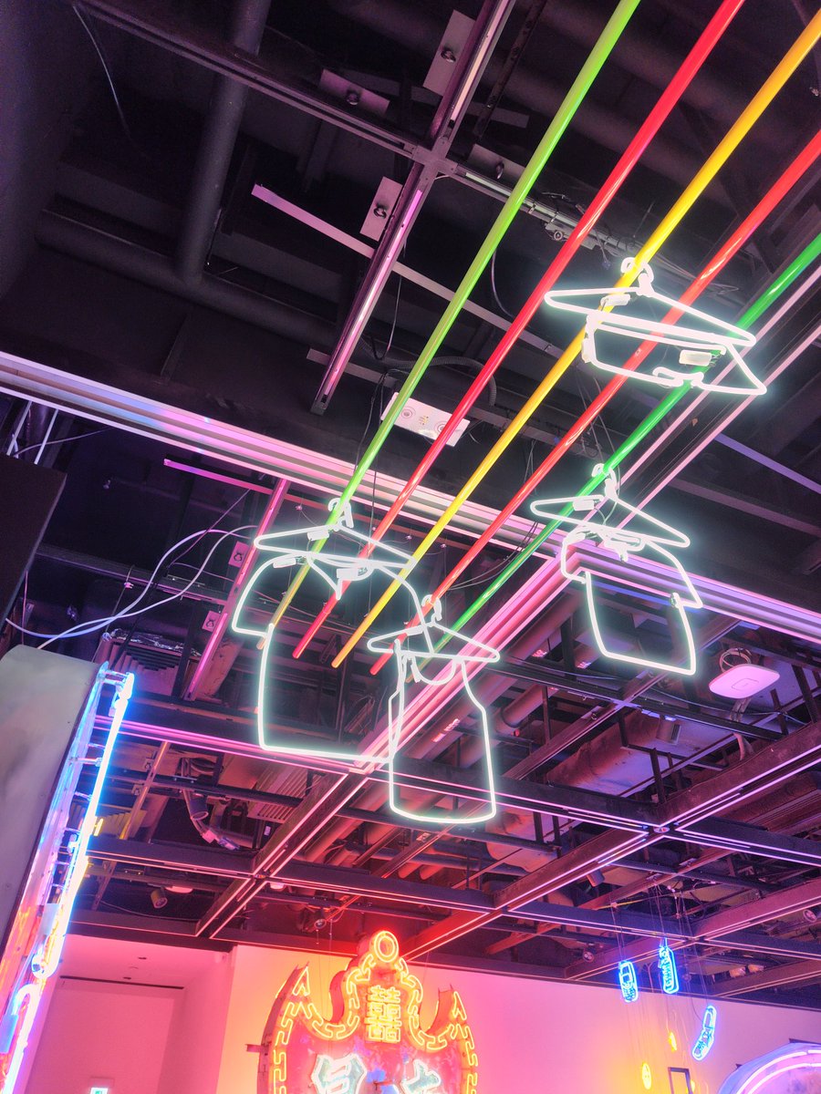 深水埗のネオンサイン展示を見て気になっていたので購入✨ネオン