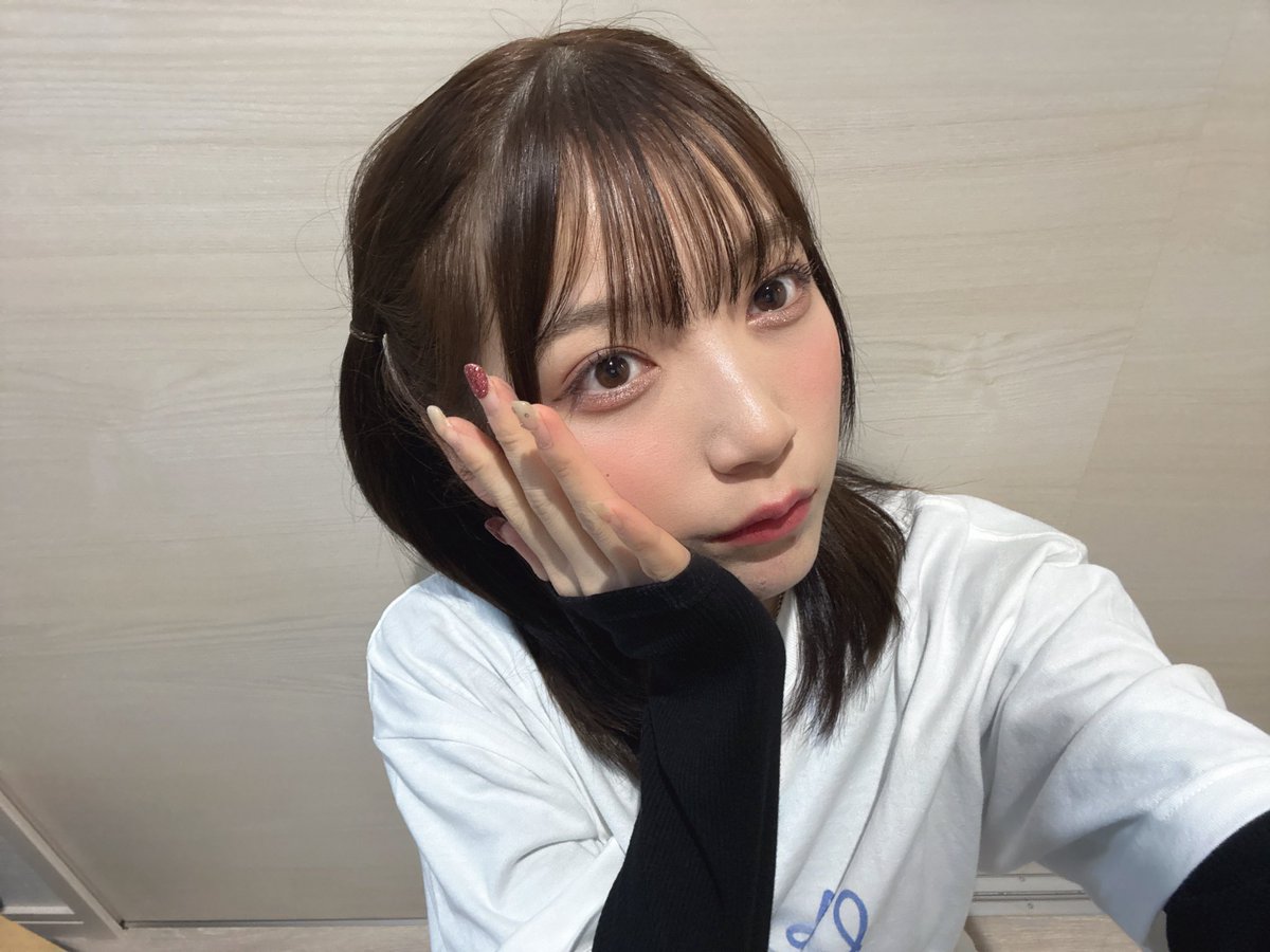 こんな感じに、 みみちゃんの携帯ご機嫌なな目でした👶🏻 ひー