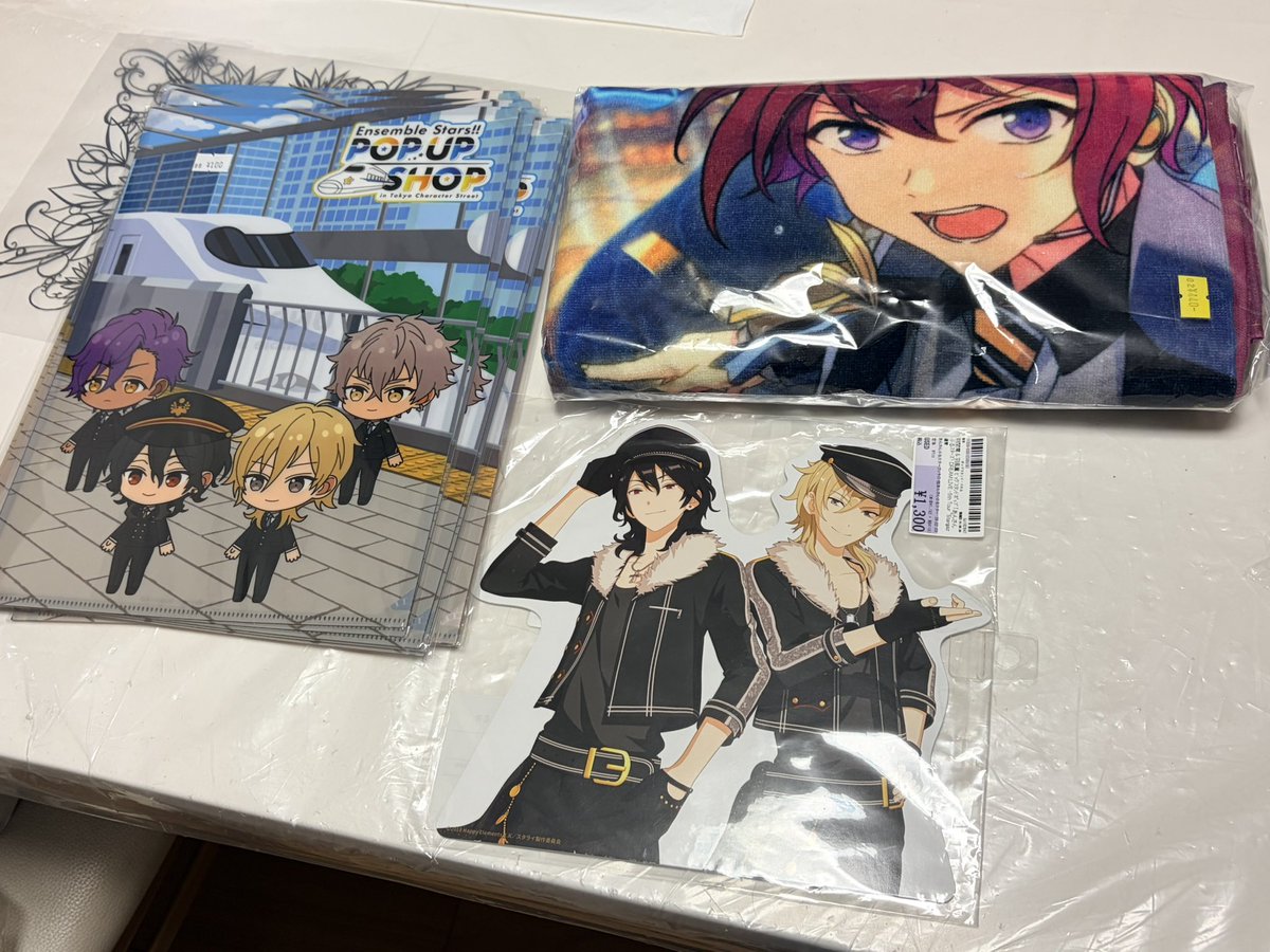 今日のオタロード徘徊では、アタシは『あんスタ』グッズを色々買ったよ