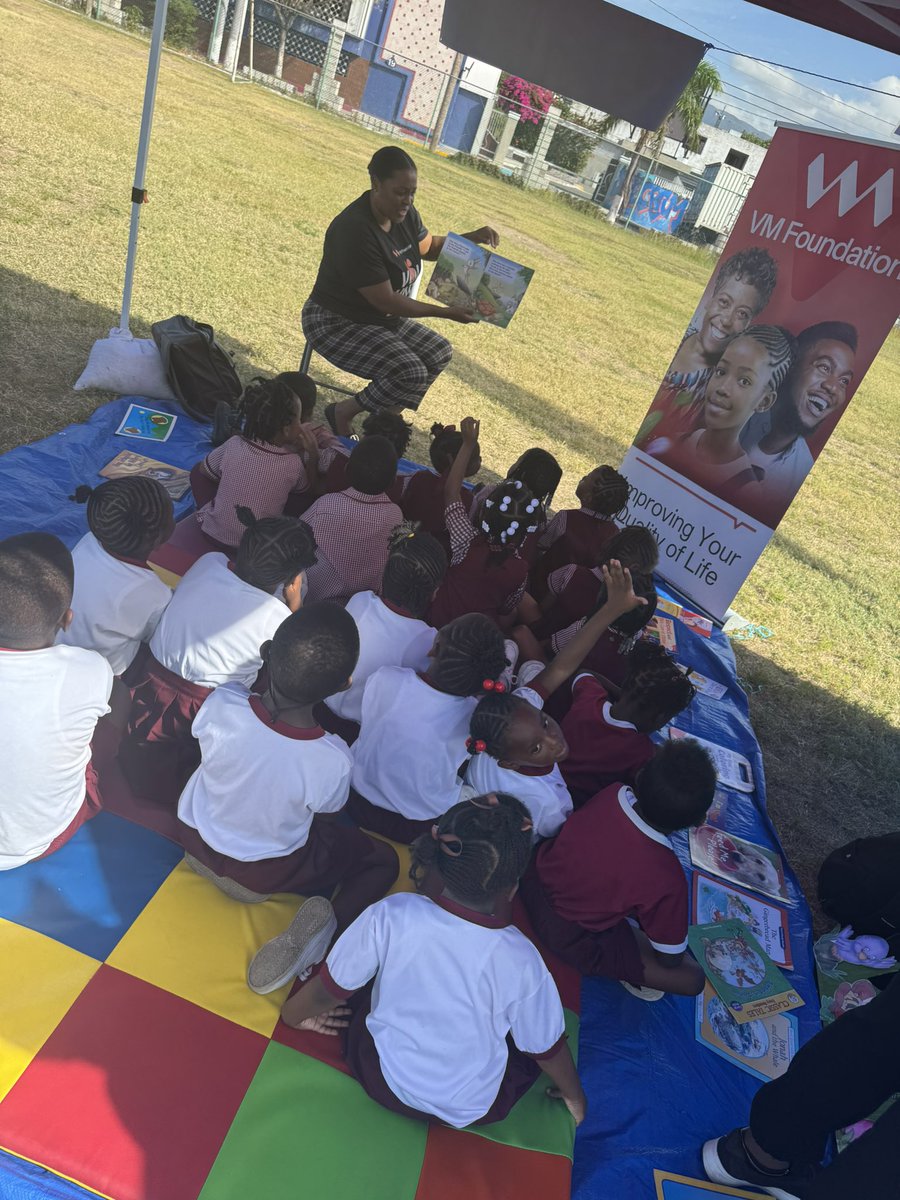 Bee Aronson tweet media