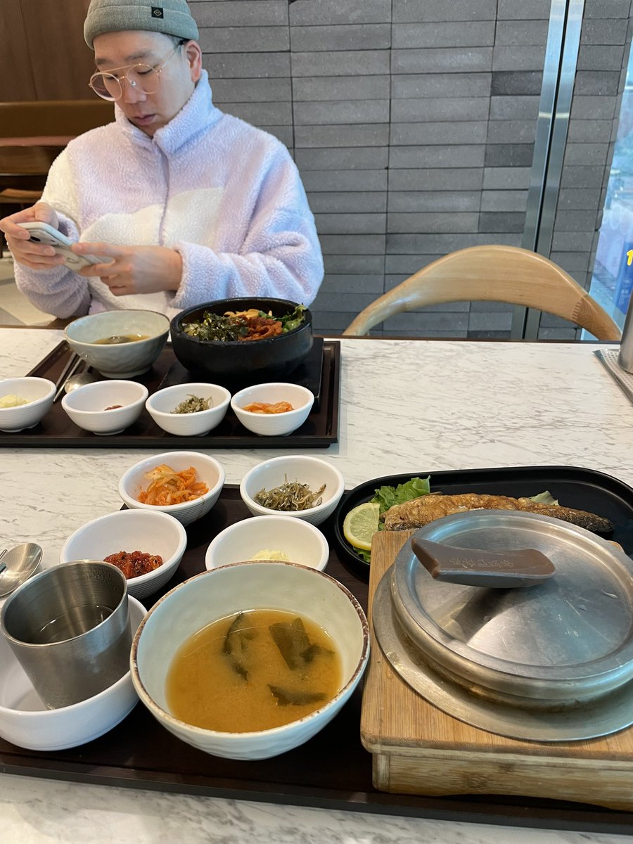 bbonggul's tweet photo. 태교여행가는날 집에 여권두고 공항간 베비네를위해ㅋㅋㅋㅋㅋ나경도 나경이차도 나도 아침부터 열일함 ㅋㅋㅋ결국ㅋㅋ급허기져서 둘다 탄수화물과초코로 에너지채우는중 ㅋㅋㅋㅋ과속안걸린게
기적 ㅋㅋㅋㅋ https://t.co/vcgfWR9L78