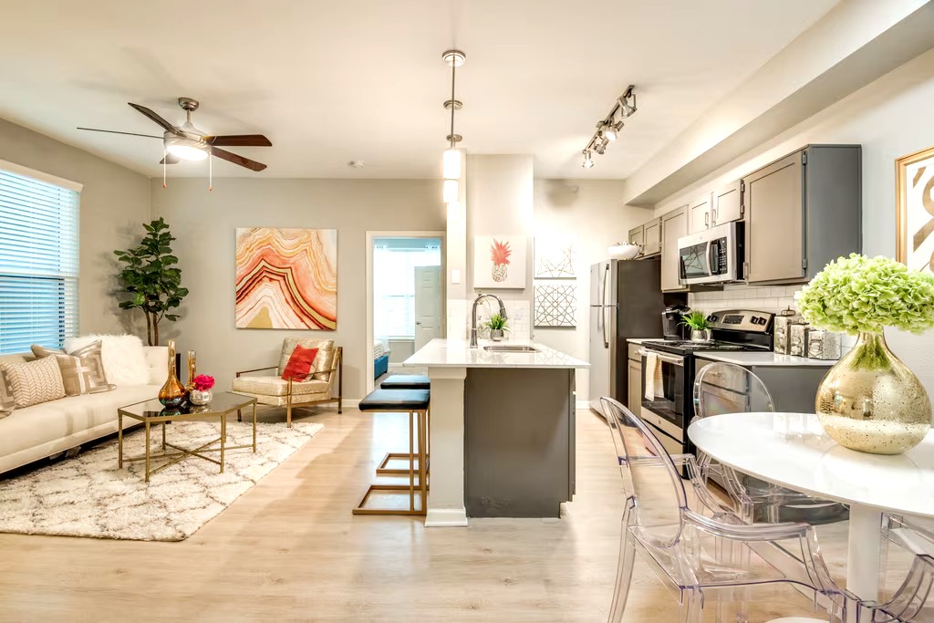 Ohhh she’s an open‑concept queen. 👑 A little cooking, a little lounging… how are YOU using this space?

apartmenthomeliving.com/apartment-find…