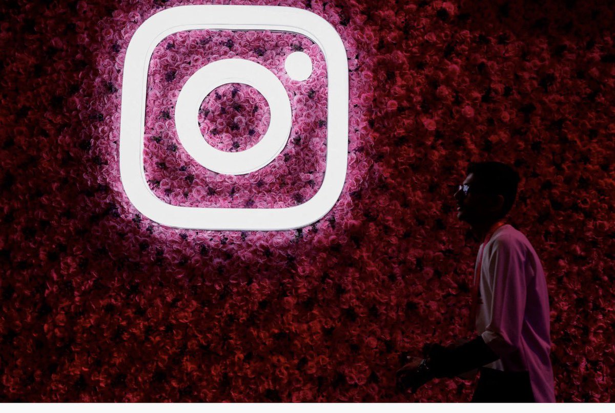 🚨 बड़ी खबर | सोशल मीडिया और बच्चों की सुरक्षा

इंस्टाग्राम ने बड़ा फैसला लिया है।
अब अगर कोई किशोर (Teenager) कम समय में बार-बार सुसाइड या सेल्फ-हार्म से जुड़े शब्द सर्च करेगा, तो उसके माता-पिता को नोटिफिकेशन भेजा जाएगा।

दुनिया भर में 16 साल से कम उम्र के बच्चों के सोशल मीडिया