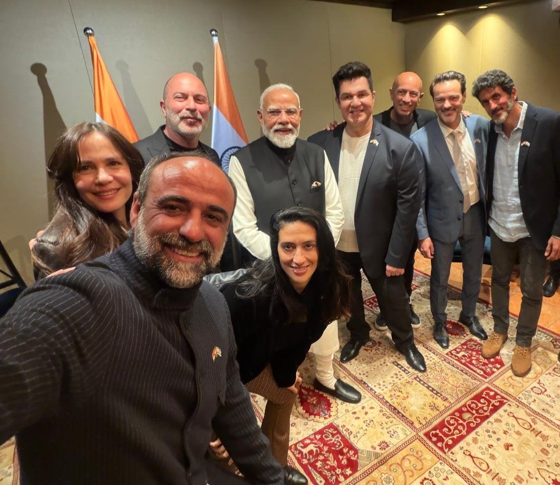 fmjai's tweet image. 🇮🇳🇮🇱@narendramodi  en un encuentro con el equipo de la reconocida serie #Fauda

"¡Afortunadamente, esta interacción solo requirió una selfie, nada de trabajo encubierto! Fauda".