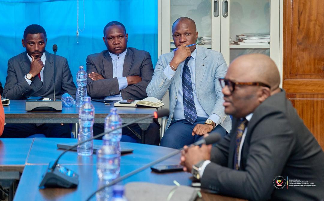 SpecialeYelu's tweet photo. La Commission technique nationale contre la traite des personnes a tenu sa 1ʳᵉ réunion en République Démocratique du Congo.
Coordination renforcée, priorités communes, engagement clair pour protéger les victimes et poursuivre les auteurs.
#StopTraite #RDC #DroitsHumains https://t.co/e1uWLuwai3