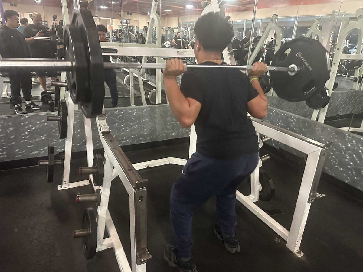 Jayden_Atwal's tweet photo. I have been getting is some great work at the gym this week.  Focused on technique and understanding where I currently am weight wise for the different workouts.  Body is sore but that means it’s working. #HardWork #Football #DontStop https://t.co/3WFPwrZwKJ