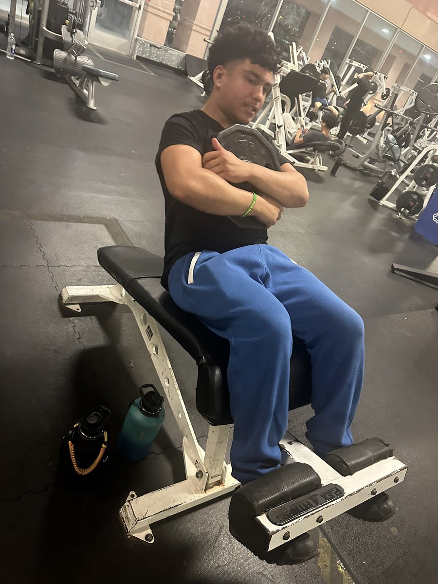 Jayden_Atwal's tweet photo. I have been getting is some great work at the gym this week.  Focused on technique and understanding where I currently am weight wise for the different workouts.  Body is sore but that means it’s working. #HardWork #Football #DontStop https://t.co/3WFPwrZwKJ
