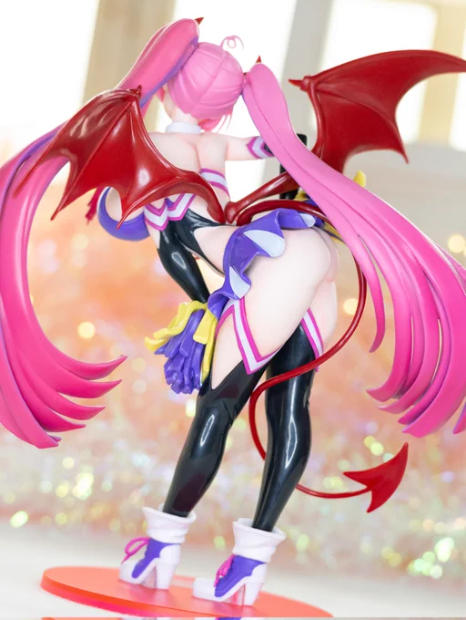 ぐるっとダイアちゃん 髪と羽根を取り外せばスゲーのが見られるんだけど、私はセメダインで固定してしまったから撮れない… ぜひ自分の目で確かめてくれ