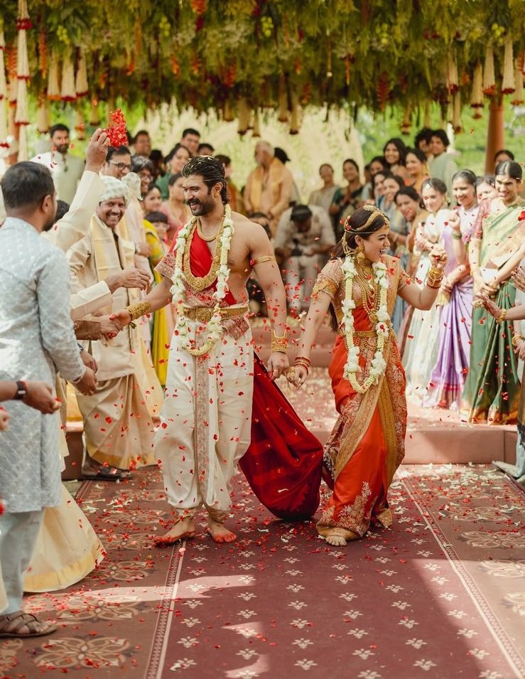 Umesh1352's tweet photo. Congratulations #VijayDevarakonda &amp; #RashmikaMandanna for marriage. 🥰🥰 https://t.co/bwyUw3p0dM