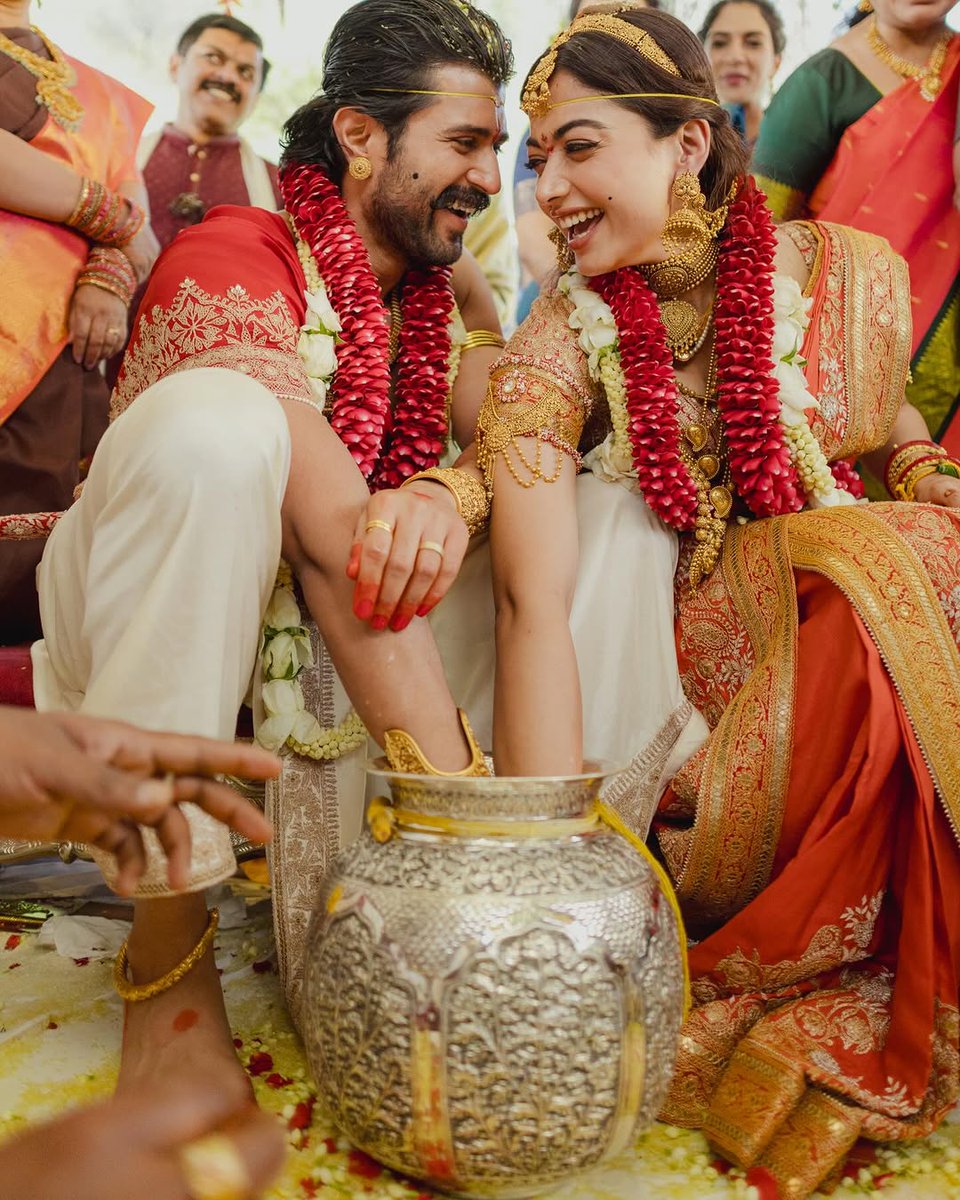 Umesh1352's tweet photo. Congratulations #VijayDevarakonda &amp; #RashmikaMandanna for marriage. 🥰🥰 https://t.co/bwyUw3p0dM