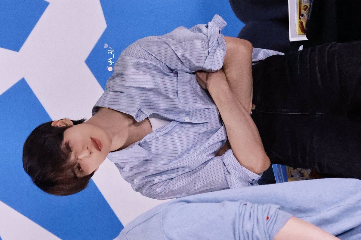 s0_0b0211's tweet photo. 따뜻한 지성 분위기 https://t.co/c3ypYkwXQy