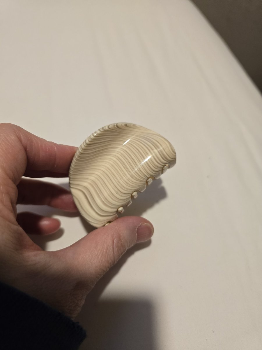 自分用ヘアクリップ 10年選手のお気に入りクリップの爪が折れてきて