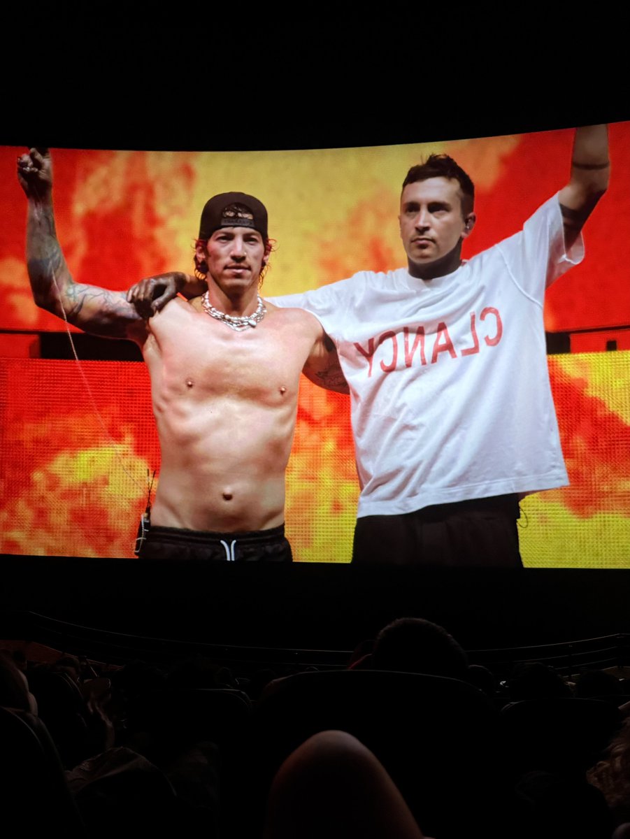 mrphbydun's tweet photo. tengo depresion post pelicula, no sabia que eso era posible https://t.co/L983IfwwFn