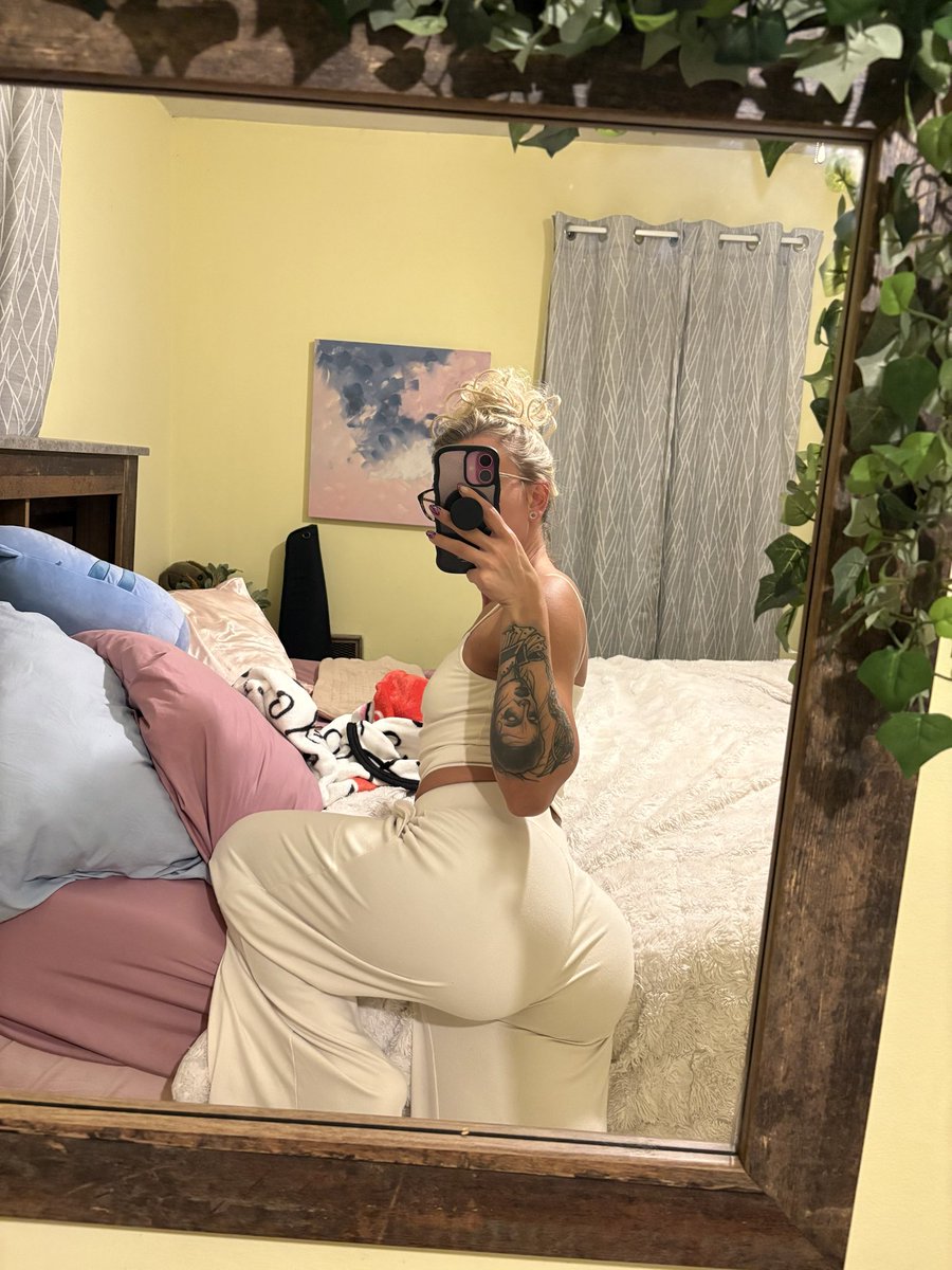 sadieshinigami's tweet photo. me in white https://t.co/2mFVS1xA4m