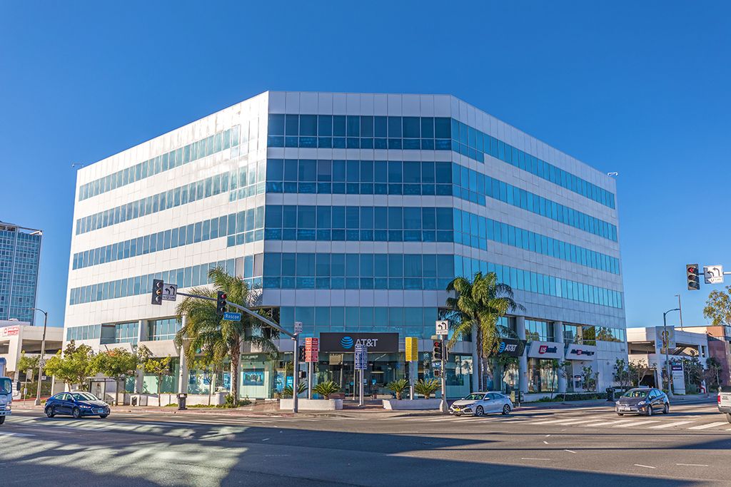 PWSpaces's tweet photo. In the ❤️of Panorama City, discover a #flexibleoffice solution designed for small teams—private suites, access to meeting rooms, &amp; a thriving biz community. Grow confidently in an environment that adapts with you.🏢  #startups #WorkspacesThatWork https://t.co/DFfrb5hyCK