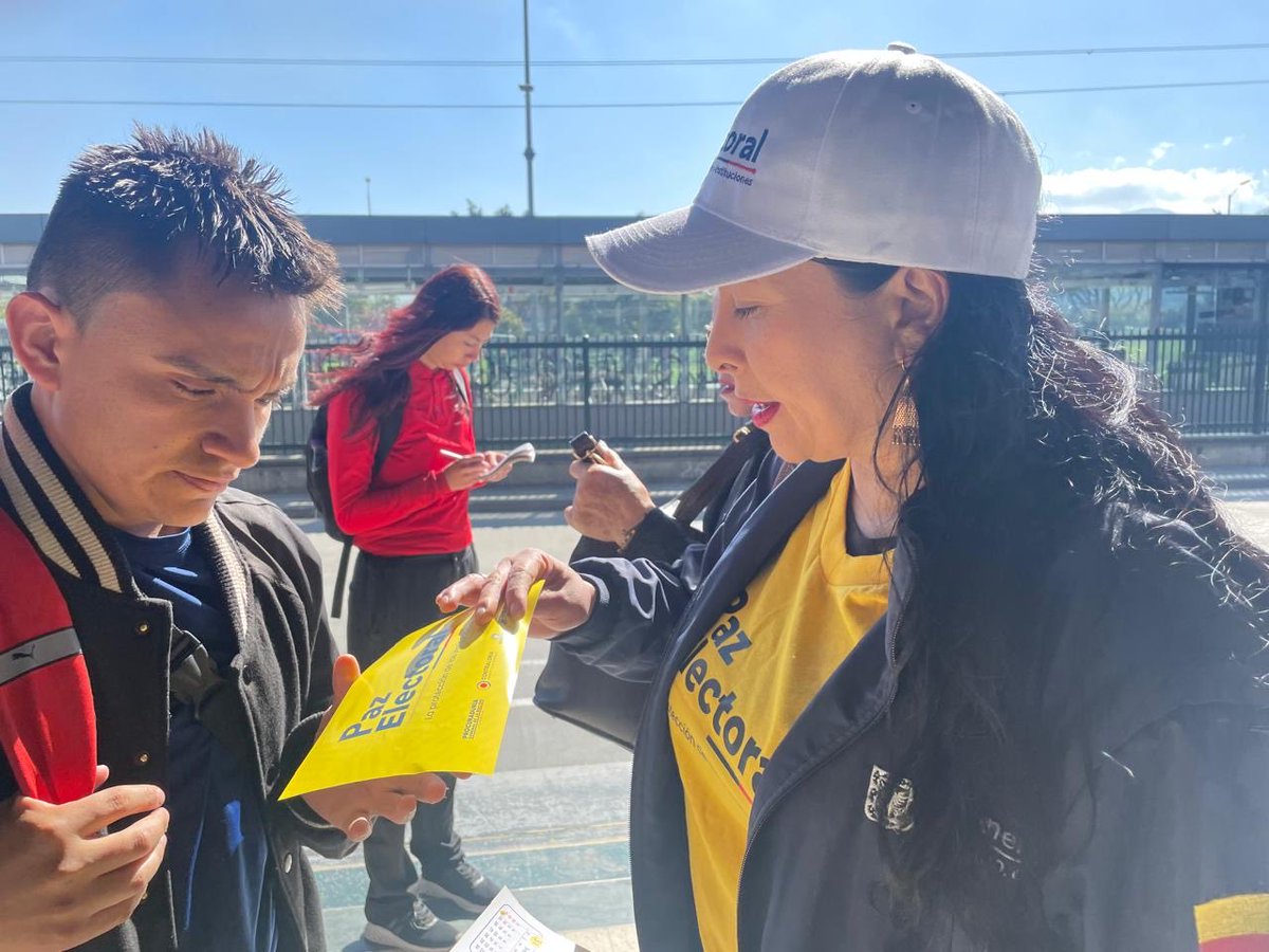 personeriabta's tweet photo. Hoy, desde la Personería de Bogotá, nos unimos a #PazElectoral junto a @procuraduria y @registraduria, recorriendo distintos puntos de la ciudad en preparación a los comicios de este 8 de marzo. 🗳️ https://t.co/TcB8ePFoXe