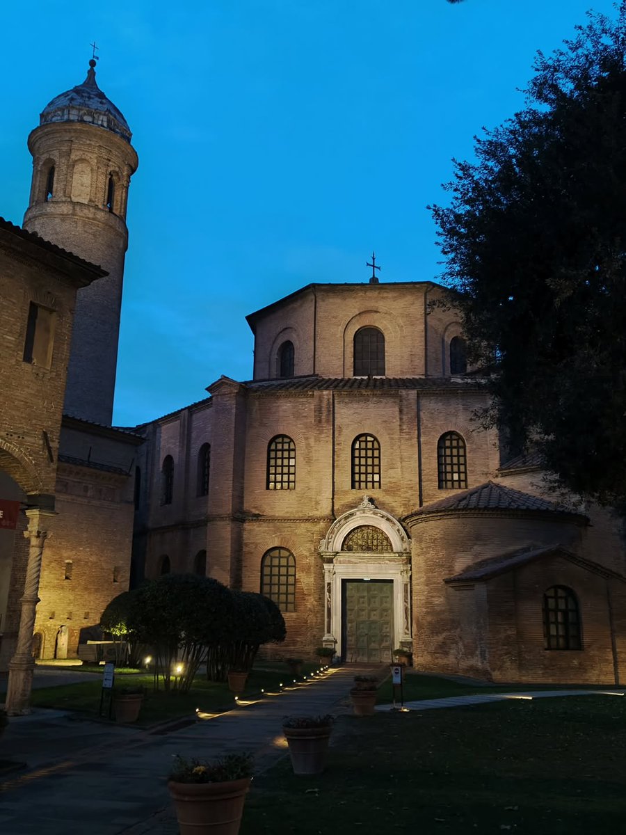 ERTourism's tweet photo. The charm of Ravenna by night 🌕
Ph. valentina_red_cat
#ravennatourism #inemiliaromagna #visitromagna https://t.co/Vb5mx089T3
