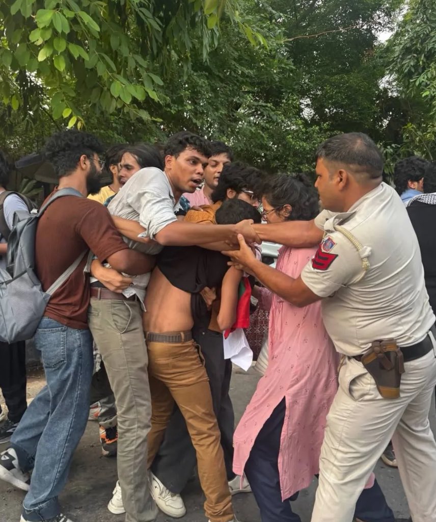 DrSauceX's tweet image. Condemn the Indian ruling class’ complicity in Israel’s genocide!

Free Palestine!

Join @BDS_in_India 

#IndiansWithPalestine #ModiWithTerrorists