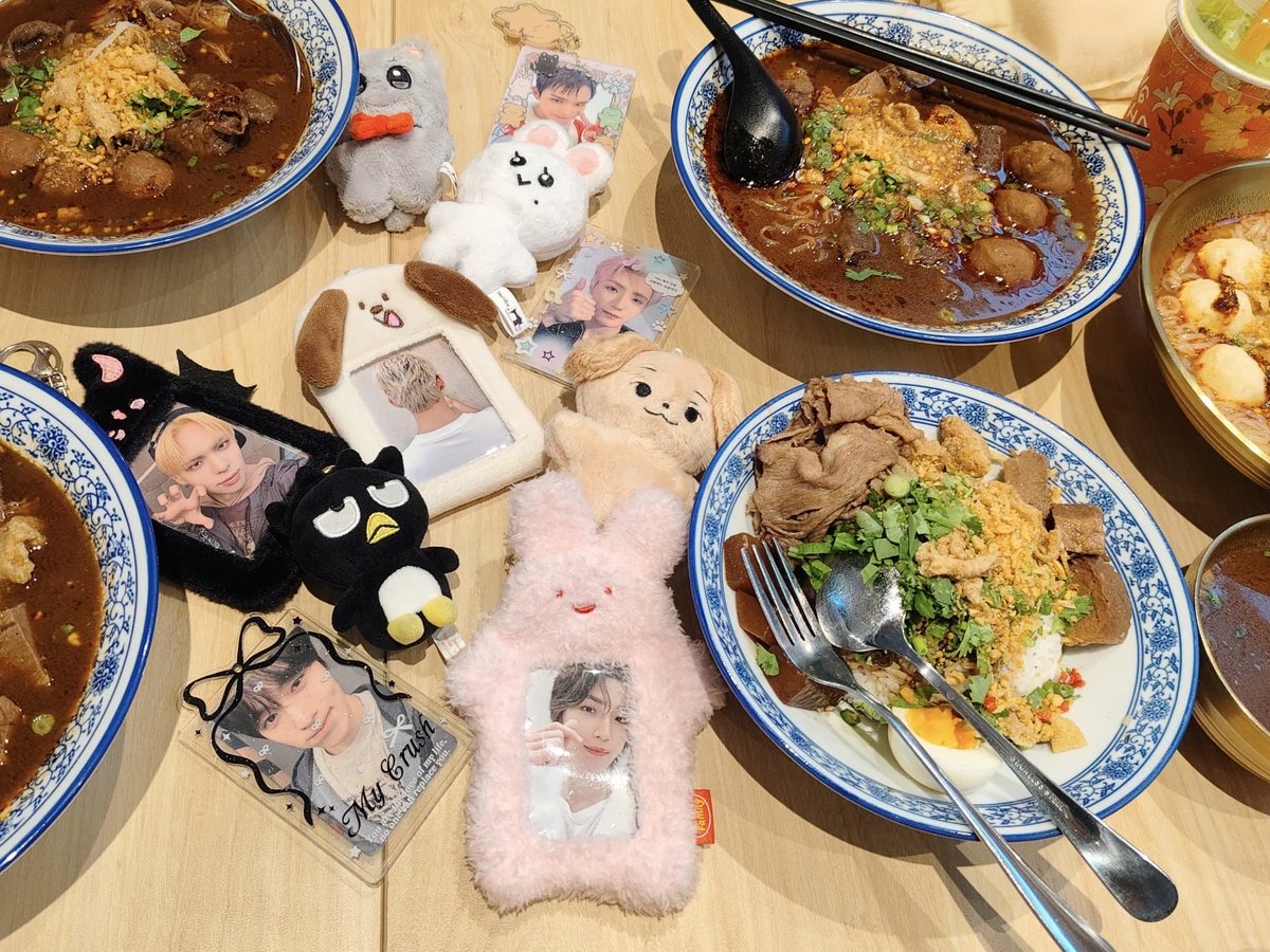 cixfixkr's tweet photo. break fasting together with fixs on seunghun day 🐶💛 https://t.co/rjbB1BYCna