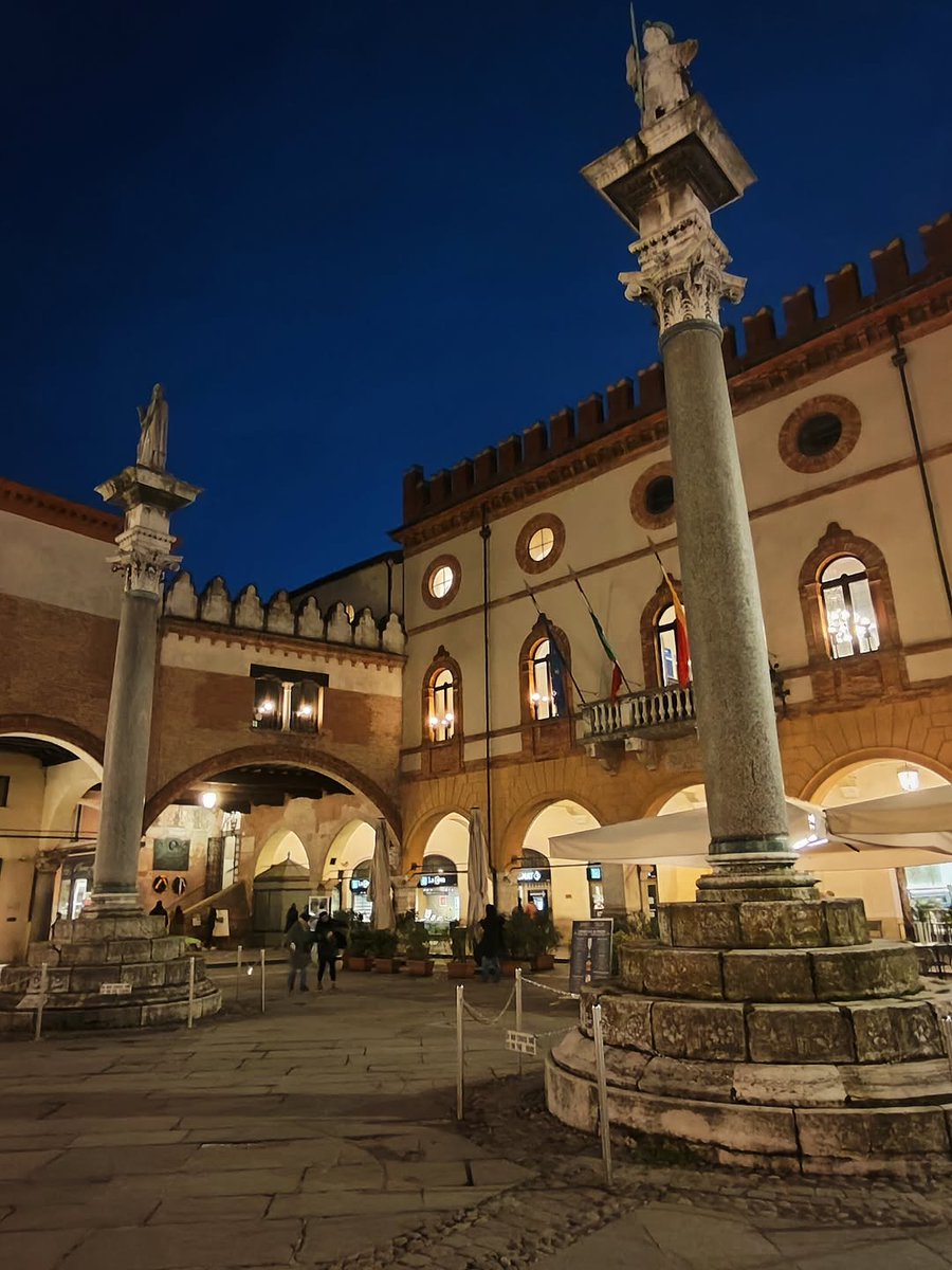 turismoER's tweet photo. L’eleganza di Ravenna di notte 🌕
Ph. valentina_red_cat
#ravennatourism #inemiliaromagna #visitromagna https://t.co/p8nKm5Yr4v