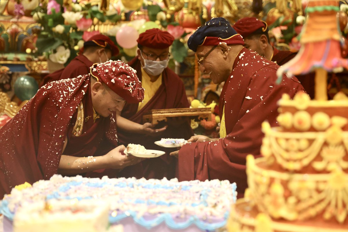 Drukpa's tweet photo. Birthday celebration today at Druk Sang-Ngag Choling Monastery in Darjeeling, with Kyabje Drukpa Thuksey Rinpoche.
#GyalwangDrukpa #DrukpaThukseyRinpoche #Drukpa #DrukSangNgagCholing #Darjeeling #BirthdayCelebration #DrukPadmaKarpoSchool #SentientBeings https://t.co/yaWTM94k8s