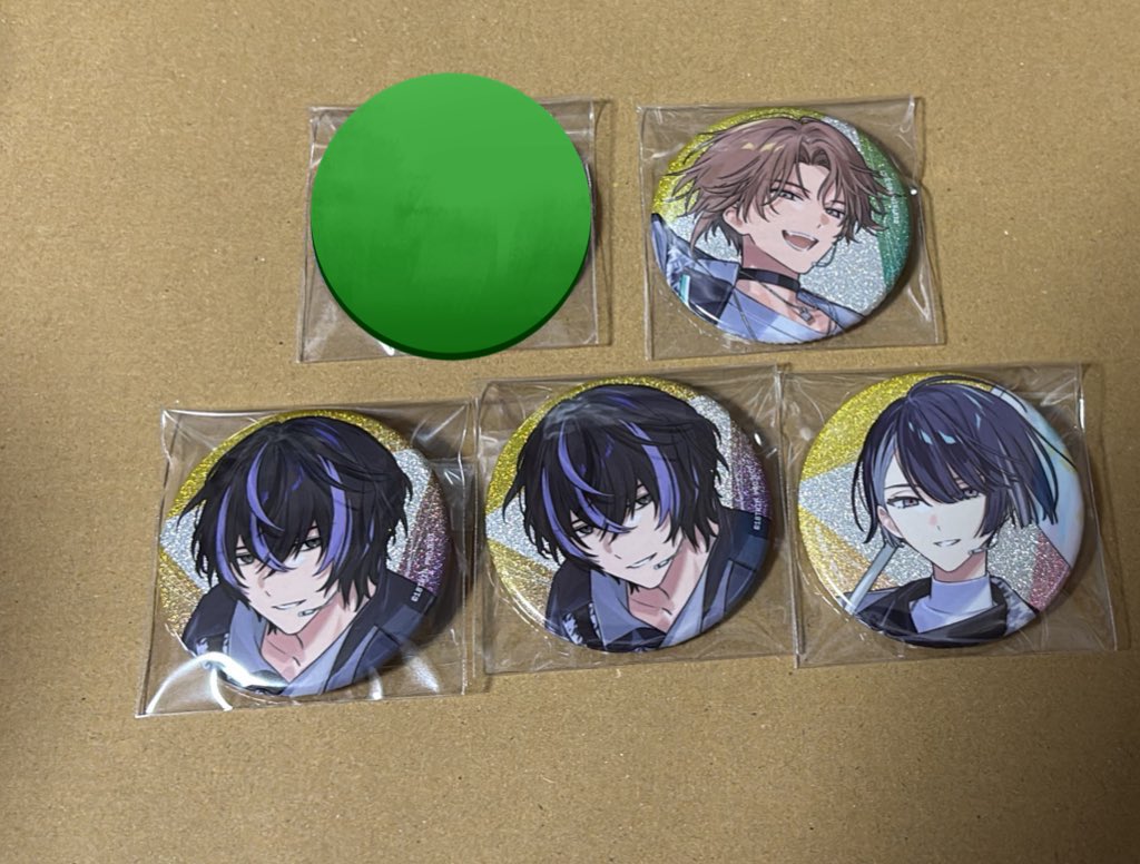 交換】18TRIP エイトリ おもライ おもてなしライブ ラメ缶バッジ 譲)季