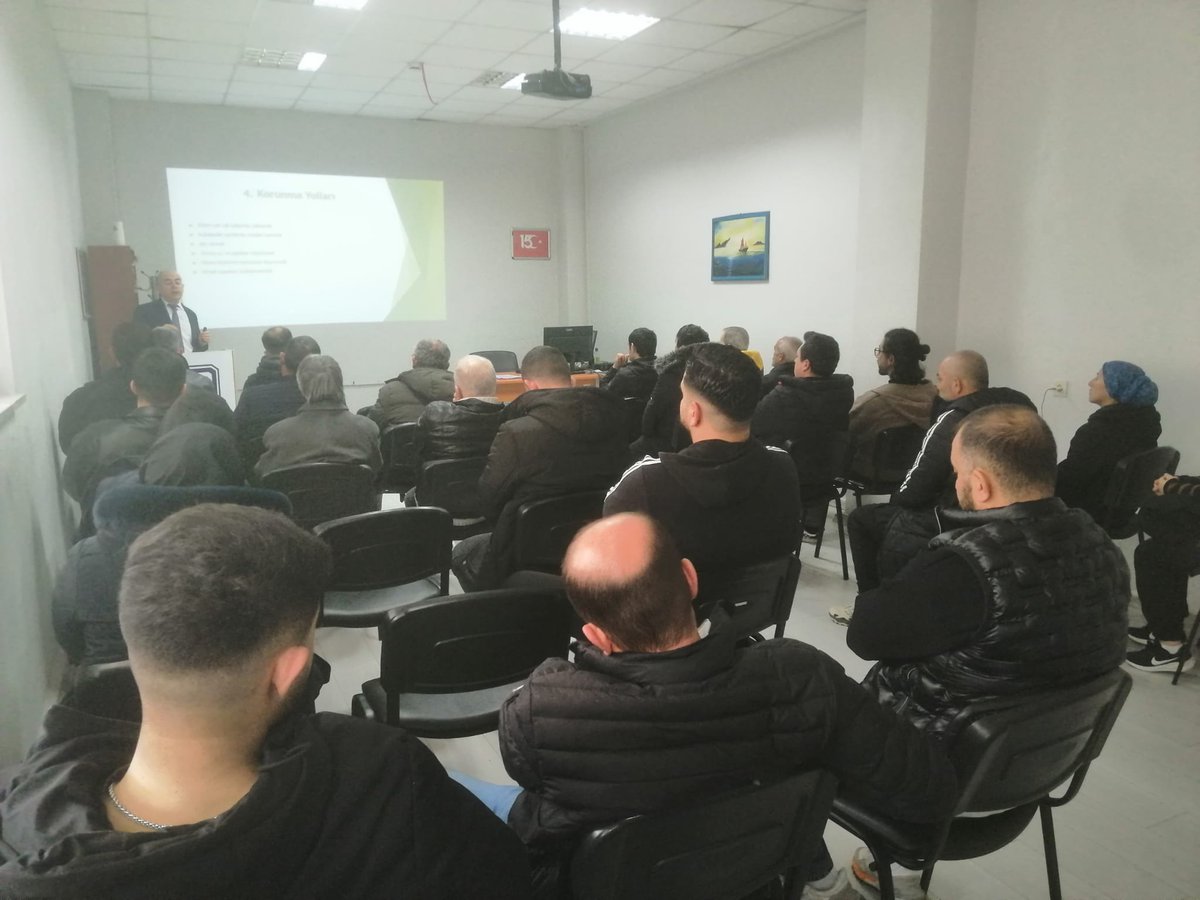 Kurumumuzda, Sağlık Müdürlüğü personeli Mustafa bey tarafından yükümlülere yönelik "Bulaşıcı Hastalıklar" konulu seminer gerçekleştirildi.