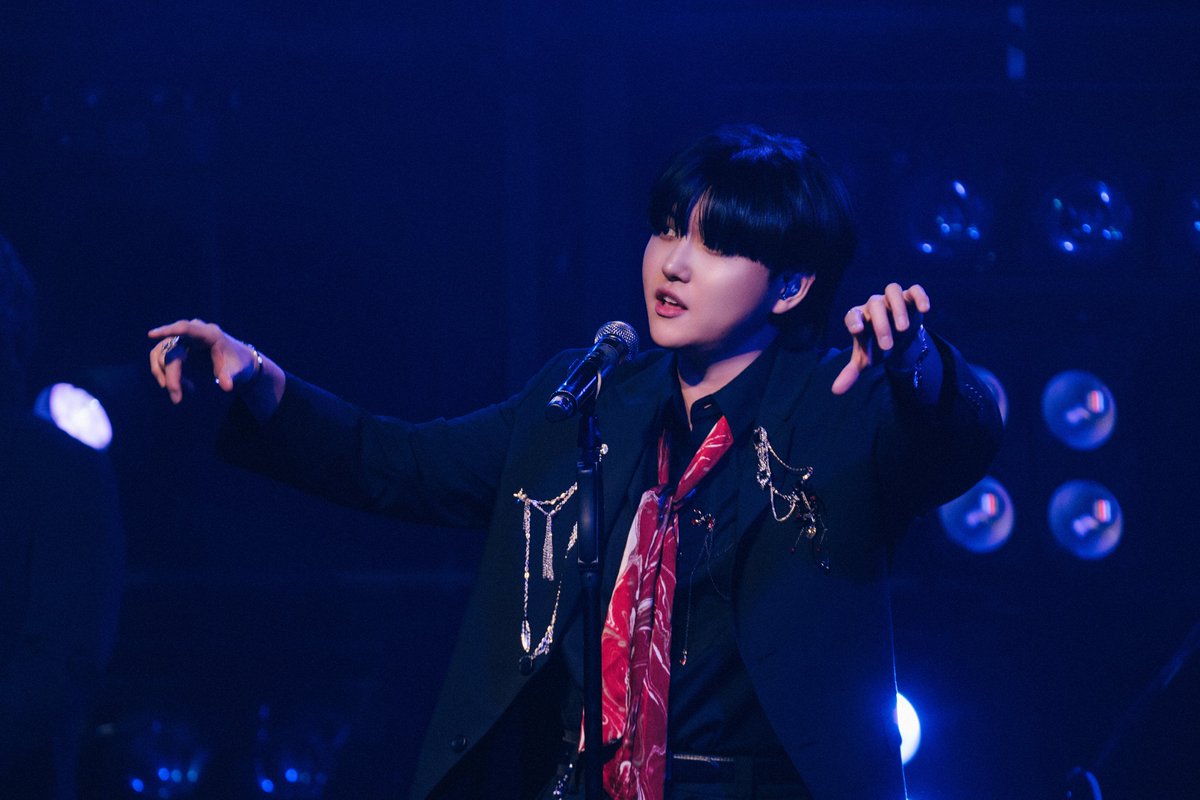 휴복 tweet media