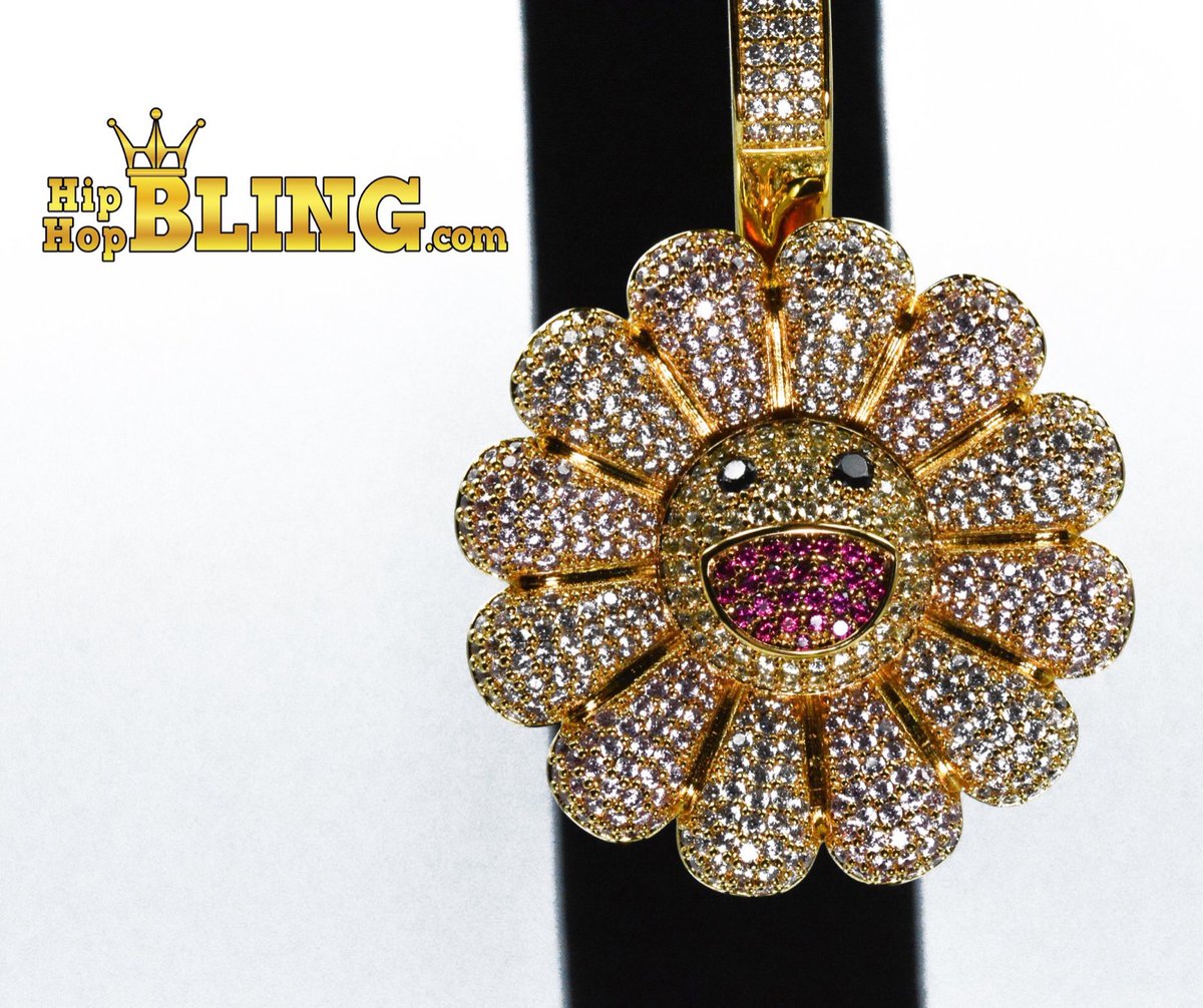 Bloom in brilliance. 🌼💎 Fully iced flower pendant with vibrant pink center stones — bold, playful, unforgettable shine.

#HipHopBling #FlowerPendant #IcedPendant #DiamondLook #LuxuryDrip #BlingLife #StatementJewelry #HipHopJewelry #UrbanLuxury #PendantGame #ShineSeason