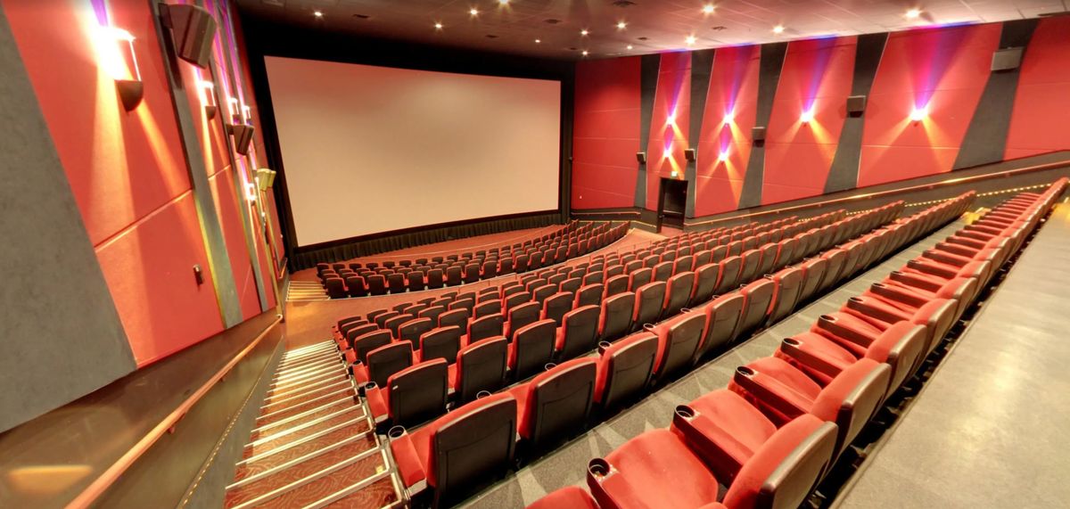 screenrant's tweet image. Starting later this year, #AMCTheatres will reportedly start reserving their "best seats" for subscribers of their A-List and Stubs Premiere programs.

Source: The Hollywood Reporter | Learn More: bit.ly/40rvMdU
