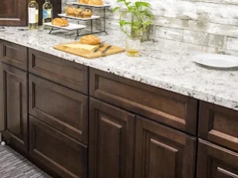 usstoneoutlet's tweet image. Looking for new cabinets? The Dallas Cinnamon series from US Stone Outlet offers a rich, stylish update for any kitchen. Explore the full catalog and find the perfect fit for your home!

zurl.co/Bc7p4 

#USStoneOutlet