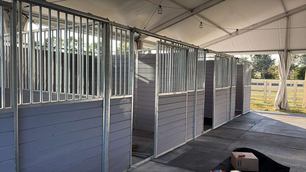 TritonBarns's tweet photo. New Stall in a Box installation — and it looks right at home.

Designed for streamlined shipping and a smooth install, without compromising the strength, finish, or presence you expect.

Beautiful. Efficient. Built to last. 

#barns #stalls #horsestalls https://t.co/PRzq6WHMNF