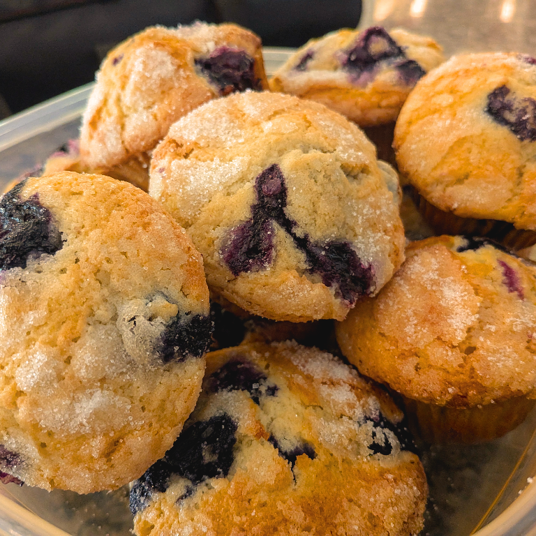 FriendThatCooks's tweet photo. 🫐 A little winter magic wrapped in every bite. These blueberry muffins are sweet, fluffy, and perfect with your favorite warm drink #winterbaking #glutenfreebakes #cozyfood #personalchef #mealprepservice #friendthatcooks #homemadefood #midwestchef https://t.co/AXzSLNypA1