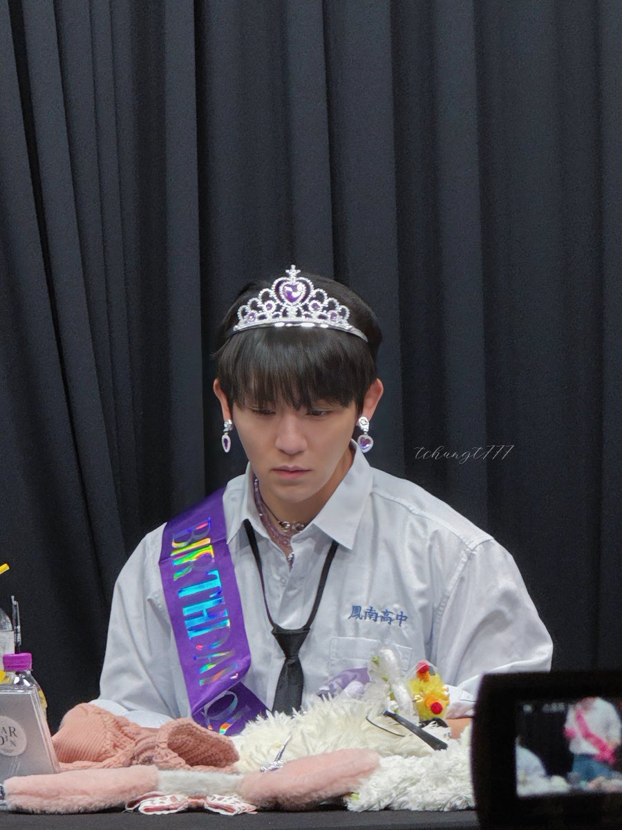 20250914 팬사인회 (뭔지 기억 안남)

생일 축하해!!
우리 영원 하자!!
100년 천사가 돼 줄게~💜🪽

#틴탑 #틴탑리키 #유창현 #TEENTOP