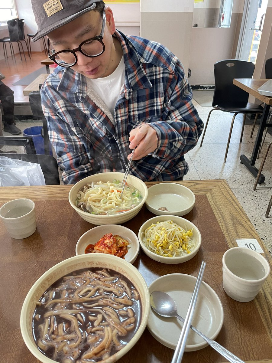 bbonggul's tweet photo. 1. 맛있는 무등산막걸리
2. 궁전제과 털어왔 ㅋㅋㅋㅋㅋ
3. 길건너 말바우시장에서 팥죽 한그릇💕
4. 보고싶은 울할머니 할아버지❤️ https://t.co/0JDqA1JQoN