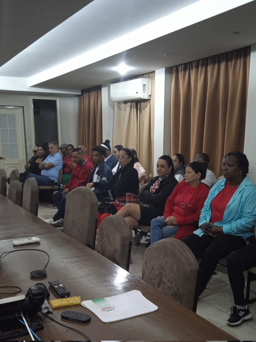En la asamblea de afiliados sindicales de la Oficina Central de TRANSCUPET, se  presentaron  los trabajadores de nuevo ingreso. Durante la reunión,se expusieron los indicadores económicos, así como el desempeño en el manejo de los portadores energéticos.
#PetróleosPorCuba
#Cuba