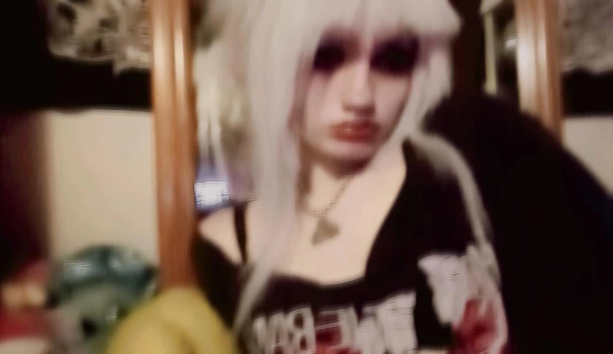 0corpse_bride0's tweet photo. sum pics from the hangout :3
#gothgir https://t.co/f8HH6Fs7zQ