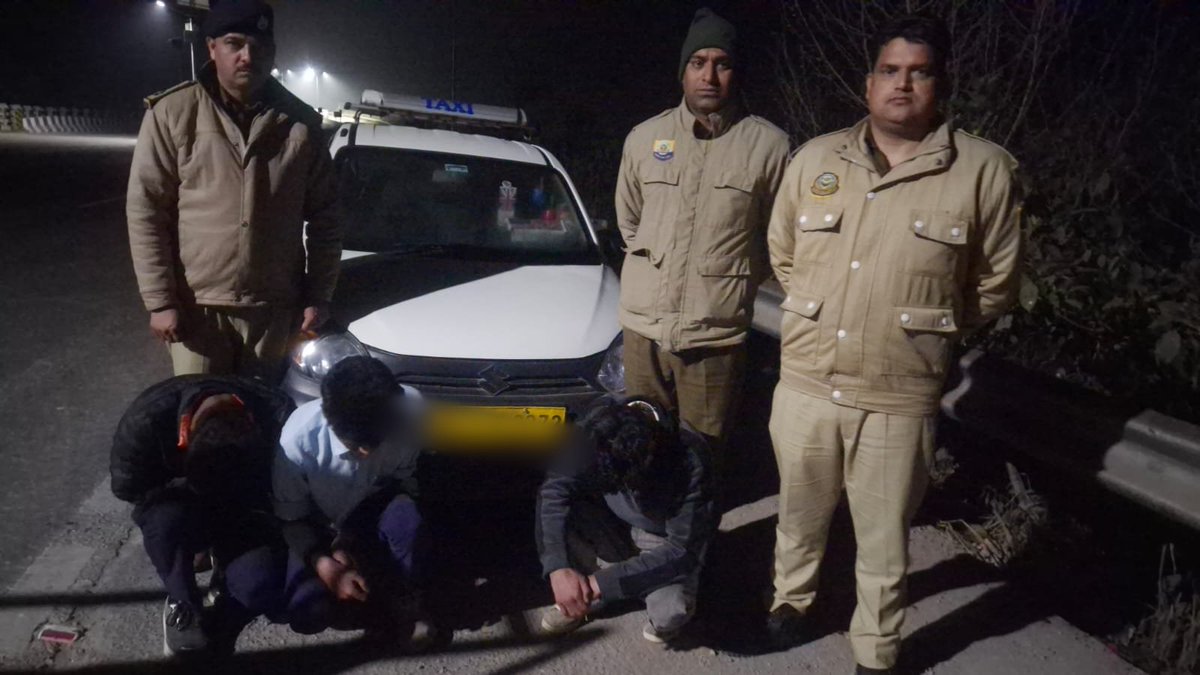 26-02-2026 को पुलिस थाना सदर टीम ने पट्टा फोर लेन पर नाकाबंदी के दौरान 2 अलग मामलों में कार्रवाई की।
359.76g चरस व 7.29g चिट्टा/हेरोइन बरामद।
कुल 4 आरोपी गिरफ्तार।
मुकदमा नं. 43/26 (U/S 20 NDPS) व 42/26 (U/S 21,29 NDPS)।
#BilaspurPolice