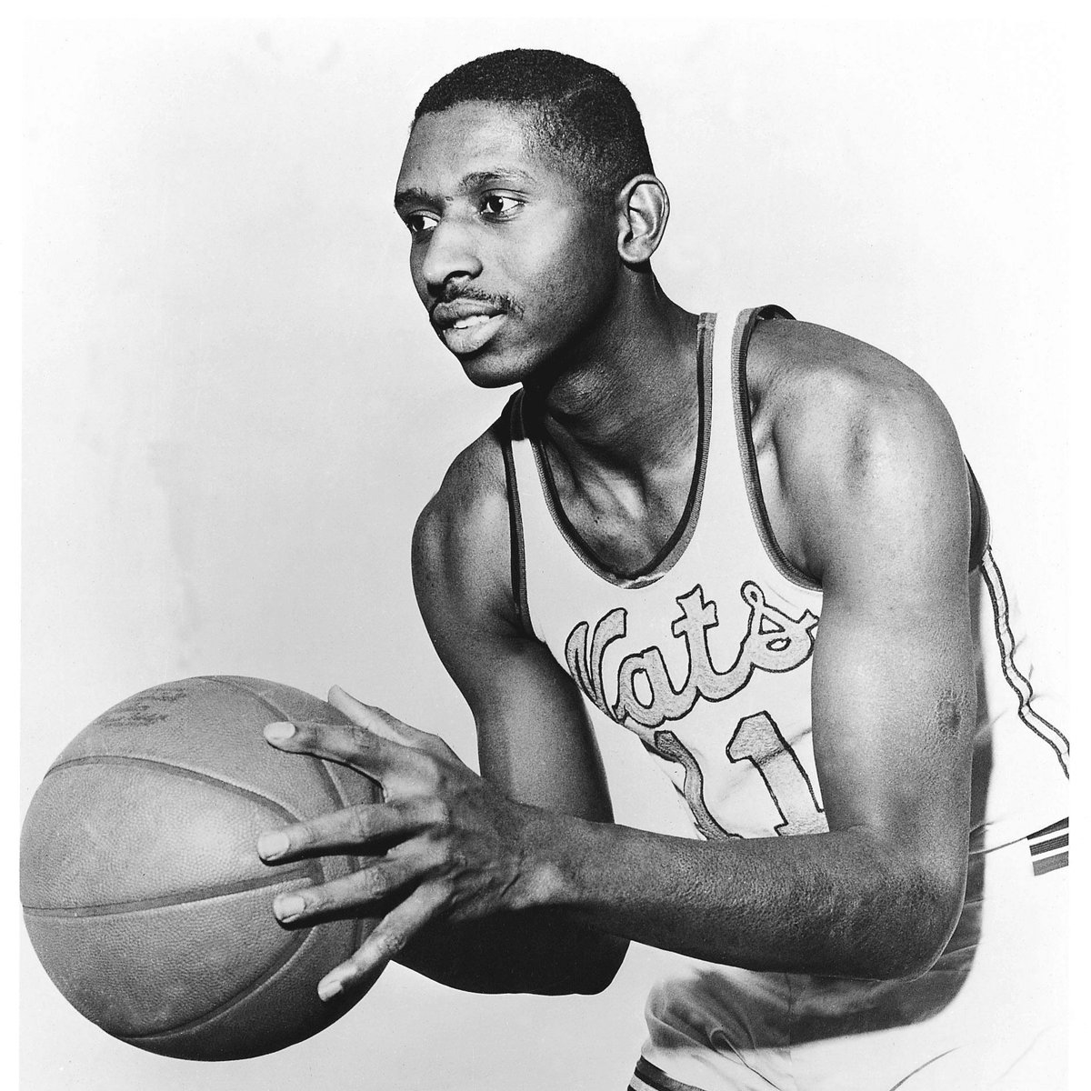 respectsapp's tweet photo. Respects to Earl Lloyd who died on this day (26th February) in 2015. He was the first African American to play in the NBA, 31st October 1950 and was critical in winning the NBA Championship in 1955 for the Syracuse Nationals. Today we remember you Earl 🤍 https://t.co/9GeyWqMnbW
