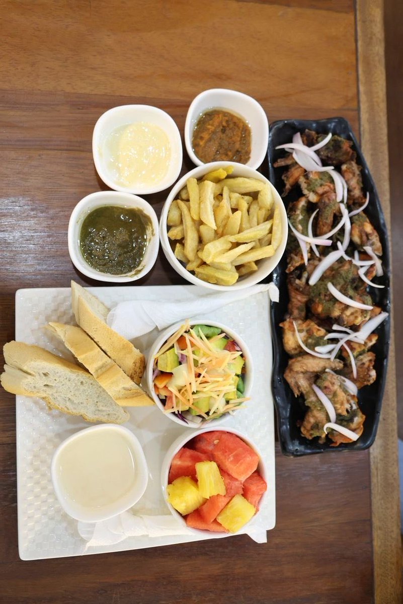 On dit “économise pour l’avenir”…
Mais l’avenir peut attendre, le pagne du 8 mars également 😂… le poulet braisé ne peut pas 😭🔥🍗
Le plat à partir de 6000 frs😌💸

📞 694366526